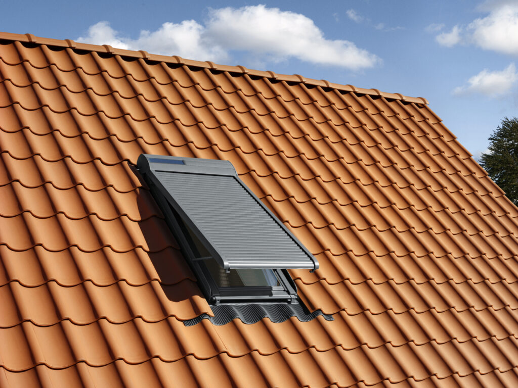 Pose de volet roulant solaire velux