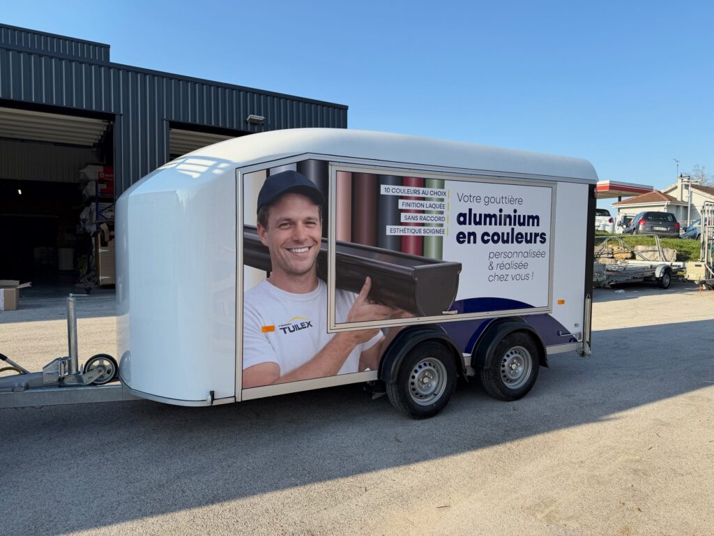 Profileuse mobile pour gouttière aluminium laqué